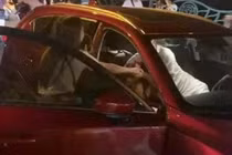 Clip đánh ghen Hồ Tây xôn xao cõi mạng, “Tuesday” chịu trận trong xe