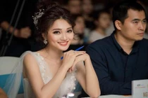 Bạn gái tin đồn cầu thủ đội tuyển Việt Nam gây sốt mạng Trung Quốc