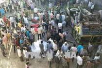 Hậu quả kinh khủng tai nạn thảm khốc lật xe tải ở Ấn Độ