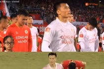 Sự cố hy hữu V-League 2023, thủ môn Bùi Tiến Dũng phải thay đồ