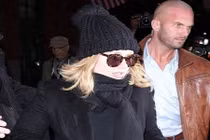 Vẻ đẹp tựa nam thần Hy Lạp gây sốt của vệ sỹ Adele