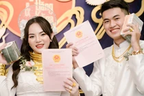 Lộ diện danh tính cặp đôi được bố mẹ trao quà cưới khủng