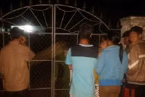 Anh rể, em gái vợ chết trên giường, máu loang khắp nhà