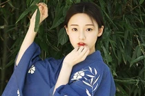 Thiên thần xứ Trung xinh lung linh trong bộ Kimono kín đáo