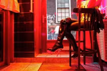 “Gái nhà lành” Hà Lan ngạc nhiên khi đi vào nhà thổ hàng xóm 