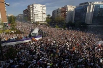 Biển người lao ra đường mừng Real Madrid vào chung kết C1