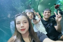 Hậu tin đồn ly hôn, trung vệ Bùi Tiến Dũng vui vẻ bên gia đình