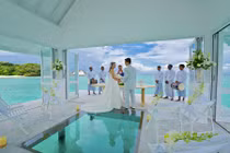 “Phát hờn” với đám cưới lạ cử hành giữa muôn trùng khơi 