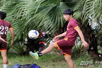 Xuân Trường tập nhẹ cùng đồng đội sau chấn thương