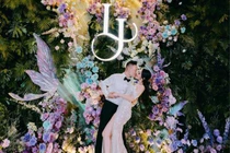 Chi tiền tỷ trang trí, chú rể biến đám cười thành vườn cổ tích 