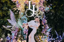 Chi tiền tỷ trang trí, chú rể biến đám cười thành vườn cổ tích 