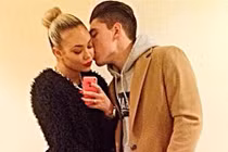 Ngắm cô bồ có thân hình bốc lửa của Bellerin