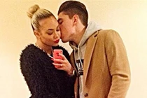 Ngắm cô bồ có thân hình bốc lửa của Bellerin