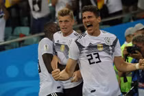 Đức 2-1 Thụy Điển: “Cỗ xe tăng” bắn phát đạn cuối thành công