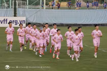 Đội tuyển Việt Nam tập luyện buổi đầu dưới thời tiết oi bức Hà Nội