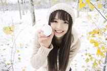 Phát sốt với cô bé mùa đông có nụ cười... tỏa nắng