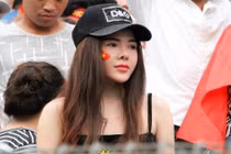 Những bóng hồng CĐV U23 Việt Nam nóng bỏng trên khán đài