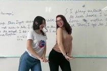 Vì nhảy TikTok trong lớp, cô giáo trẻ bị sa thải 