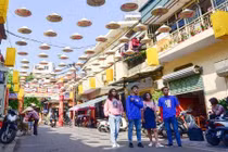 Giới trẻ Hà Nội khoe ảnh phố Nón lá “xịn xò” chẳng kém Hội An