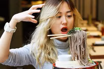 50 sắc thái check-in với món mỳ bay của giới trẻ