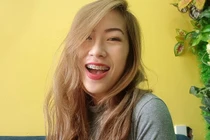 Hot girl đeo niềng răng nhưng hút nam nhân khỏi bàn với body “căng đét“