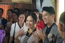 Vợ Đình Trọng khoe đeo vàng đầy người trong đám cưới ở Điện Biên