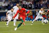 Video: Hat-trick của Cristiano Ronaldo cứu Bồ Đào Nha thoát thua ngoạn mục