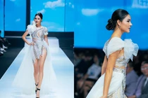 Comeback sàn catwalk, vợ siêu mẫu của Mạc Hồng Quân vẫn "đỉnh của chóp"