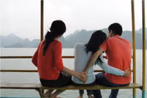 Yêu bạn trai của bạn thân, tôi hoang mang không biết làm sao