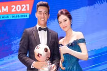 Nữ MC được netizen "đẩy thuyền" tới bến tiền đạo Tiến Linh là ai?