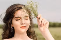 Nữ sinh Việt lai Nga đẹp như búp bê gây bão CĐM