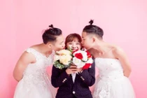 Chiều lòng chị gái, em trai mặc rách cả váy cưới để chụp ảnh