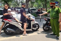 Hà Nội “mạnh tay” ra quân xử phạt người không đeo khẩu trang