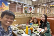 Khoa Pug và Vương Phạm bất ngờ nối lại tình xưa gây chú ý