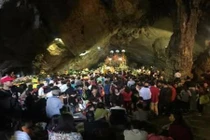 Chưa khai hội, chùa Hương đã “tắc cứng” ngày mùng 3 Tết