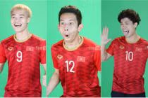 Biểu cảm không thể đáng yêu hơn của các cầu thủ VN khi thử áo đấu mới