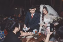 Sinh viên trường Báo “tổ chức cưới” thập niên 80, 90 ngay tại sân trường