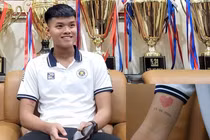 Tiền đạo U23 Việt Nam xăm điều đặc biệt của bạn gái lên người