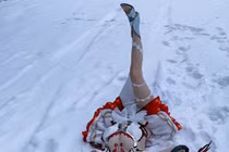 Tạo dáng “độc lạ”, nữ coser trở nên nổi tiếng chỉ sau 1 đêm