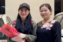 Mẹ “chiến thần review” Hà Linh xúc động chứng kiến con lập kỷ lục