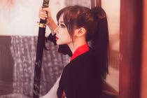 Tưởng "búp bê sống" mới nổi, ai ngờ nhìn kĩ hóa "người ấy" của Karik