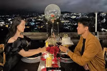 Quế Ngọc Hải được vợ tổ chức sinh nhật siêu lãng mạn 