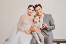 Mẫu Tây mặc lại váy cưới kỉ niệm 2 năm ngày cưới Dũng "gôn"