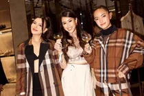 Chung khung hình với dàn người đẹp, nhan sắc của Tiên Nguyễn ra sao?