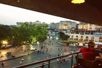 Giới trẻ tìm kiếm quán cafe ngắm phố đi bộ Hồ Gươm đẹp nhất