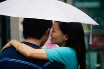 Chiếc áo ngực và đòn trừng phạt đau điếng dành cho cô vợ lẳng lơ