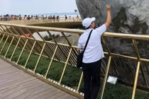 CĐM “điên tiết” với người vẽ bậy lên cầu Vàng Đà Nẵng