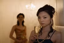 Nửa đêm bước vào phòng chị gái, choáng váng cảnh tượng bất ngờ