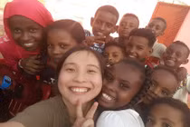 Chuyện về cô gái Việt sang châu Phi làm giáo viên mầm non
