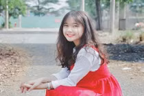 Nữ sinh ĐH Tôn Đức Thắng làm nóng MXH bằng vẻ đẹp trong veo 